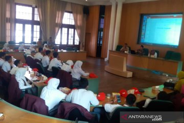 Peserta SMN Riau mengunjungi Universitas Gadjah Mada
