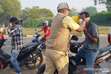 1.000 masker dibagikan gratis PKS kepada warga terdampak kabut asap