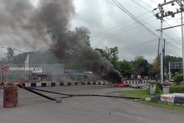 Aksi tolak rasisme di Sorong berlanjut