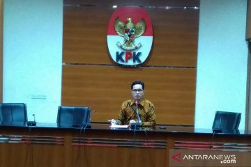 Lima orang hasil OTT Yogyakarta diperiksa di gedung KPK
