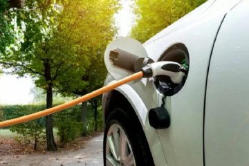 Indef: Penerapan mobil listrik dan biodiesel bisa berjalan bersamaan