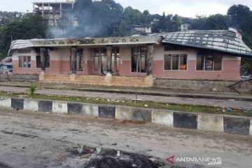 Kantor Dewan Adat di Fak-Fak dibakar massa