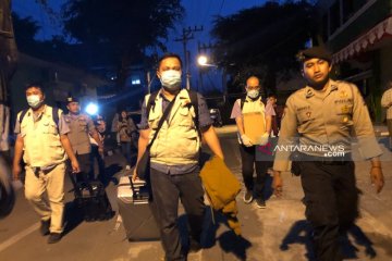 Penyidik KPK bawa 3 koper usai periksa DPUPKP Yogyakarta