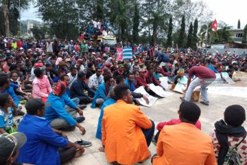 Aktivitas masyarakat di Kabupaten Fakfak kembali normal