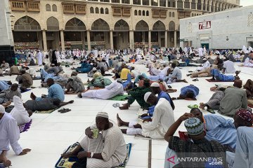 Suasana di sekitar Masjidil Haram