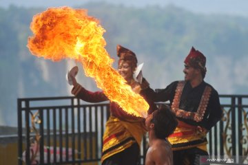 Atraksi budaya Panorama Ngarai Sianok