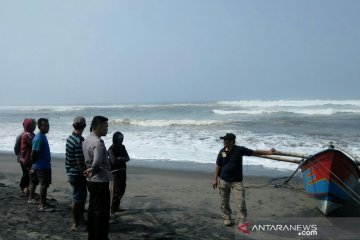 Dua nelayan tenggelam di Cianjur masih dicari tim SAR gabungan