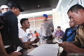 Keluarga korban KM Santika Nusantara datangi posko terpadu di Tanjung Perak
