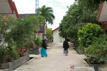 Kisah lansia saling menguatkan diri