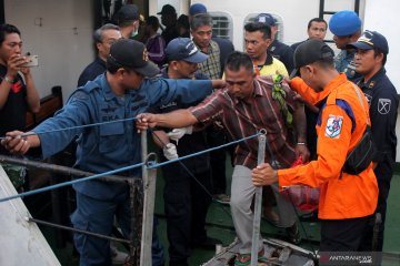 Korban selamat kapal terbakar tiba di Surabaya