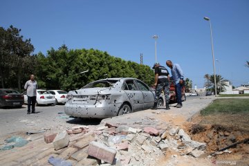 Serangan artilleri tutup bandara di ibu kota Libya