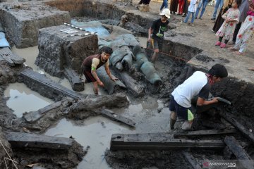 Peneliti pastikan perahu kuno di Lambur bukan pinisi