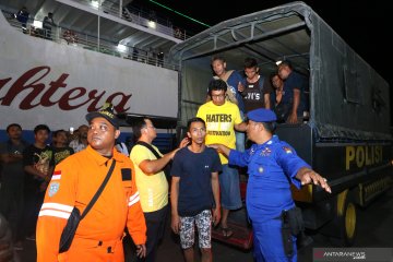 Korban terbakarnya KM Santika Nusantara tiba di Surabaya