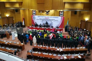 50 anggota DPRD Surabaya periode 2019-2024 dilantik