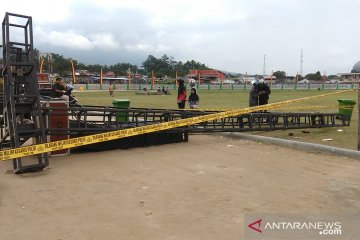 Satu siswa tewas tertimpa menara sistem suara roboh di Padang Panjang