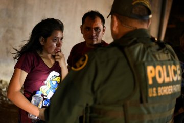 El Salvador kerahkan ratusan polisi ke perbatasan cegah migran AS