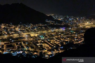 Suasana Kota Mekkah dari puncak Jabal Nur