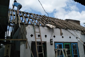 Disperkim laksanakan perbaikan rumah korban gempa melalui RTLH