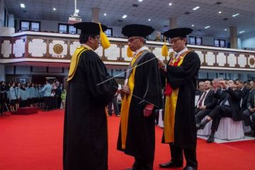 Pengukuhan guru besar UNS