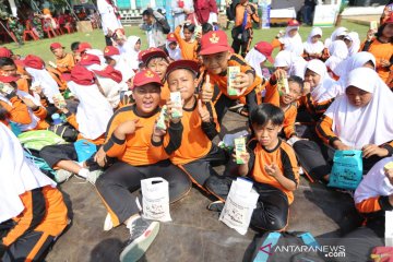 Kota Bandung ajak siswa sekolah gemar minum susu cegah stunting