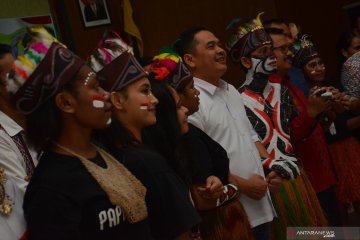 Pentas seni budaya Papua dan doa lintas iman di Jombang