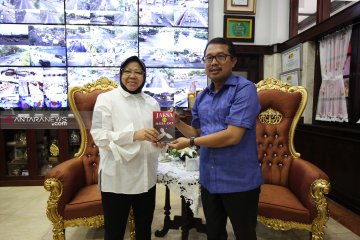Didik Farkhan luncurkan buku "Jaksa Vs Mafia Aset" di Surabaya