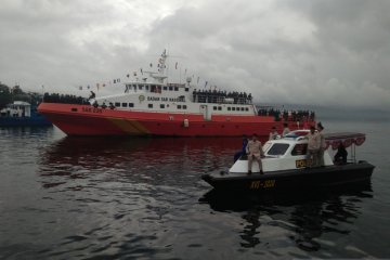 Pencarian anak buah kapal KM Mina Sejati dilanjutkan lewat udara