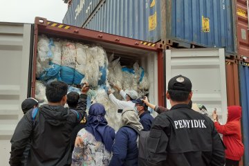 KLHK periksa ratusan kontainer berisi plastik impor