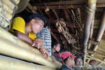 Lembaga Adat Kampung Ratenggaro berdayakan warga agar sadar wisata