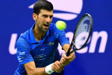 Atasi rasa sakit, Djokovic ke putaran tiga