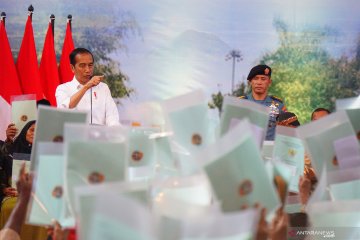 Presiden Jokowi serahkan 3.800 sertifikat tanah untuk warga Purworejo