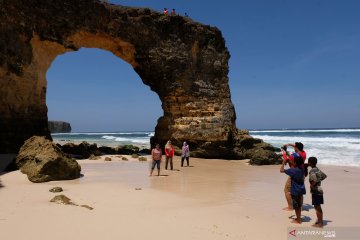 Wisata alam Pantai Mbawana