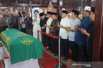 Sejumlah tokoh melayat ke Puri Cikeas Sabtu pagi