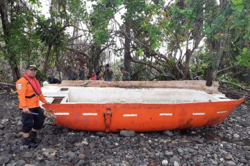 Basarnas temukan serpihan dan tumpahan minyak MV Nur Allya