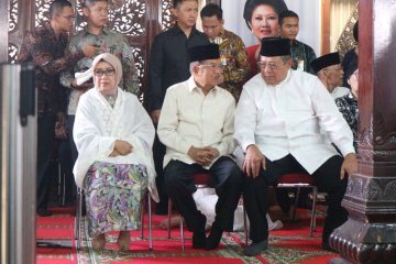 Wapres JK melayat ibunda SBY di Puri Cikeas