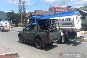 Dengan pengawalan TNI, Pertamina kembali salurkan BBM di Jayapura