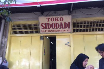 Toko-toko roti jadul di Bandung bertahan hingga puluhan tahun