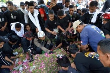 Ribuan pesilat PSHT berziarah ke makam pendiri perguruan