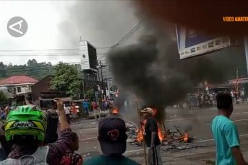 Rusuh di Manokwari, massa bakar gedung DPRD Papua Barat