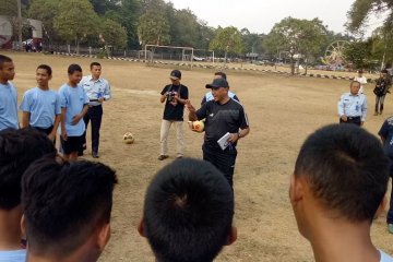 Mantan pelatih Timnas U-23 latih warga binaan LPKA Tangerang