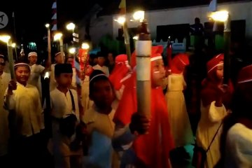 Tradisi Pawai Obor meriahkan malam di kota Sampit