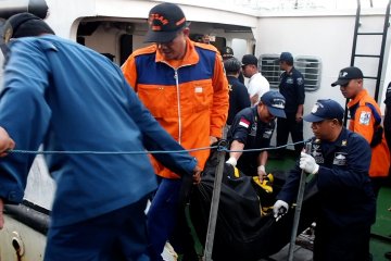 309 penumpang KM Santika Nusantara dievakuasi, 3 tewas.
