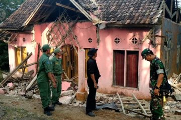 Belasan rumah warga Desa Panjangjaya rusak parah