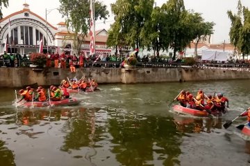 Lomba Dayung HUT ke-74 RI di Pasar Baru, Jakarta