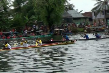 Adu cepat perahu Bidar mini di Sungai Keramasan Palembang