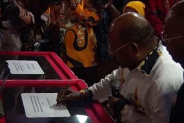 Gubernur Papua luncurkan logo & maskot PON 2020