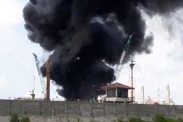 Kilang Pertamina RU V Balikpapan terbakar