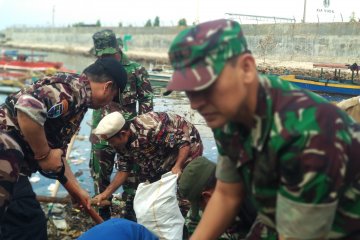 TNI dan Pramuka lakukan aksi bersih pantai peringati Tahun Baru Islam