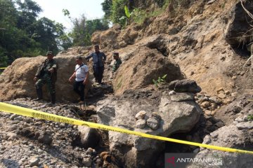 Seorang penambang di lereng Merapi tewas tertimpa longsoran batu