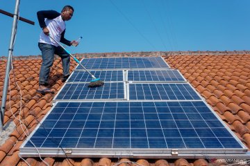 Penggunaan panel surya untuk rumah tangga